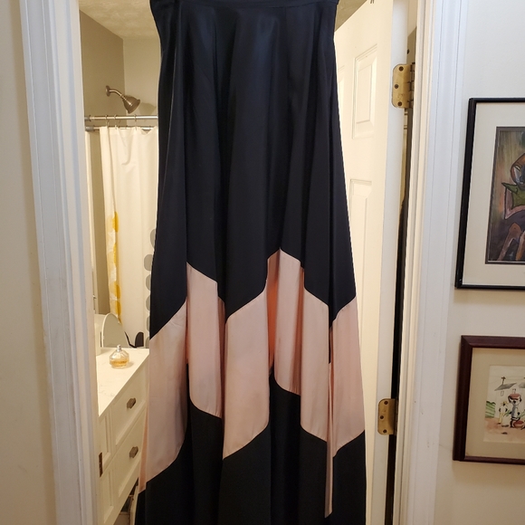 Exquisitely Paneled Long Vintage Skirt - Picture 4 of 4